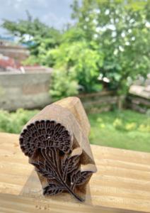 Impression sur bois à l'encre florale de rose |   Tissu indien en bloc, papier, estampage à la main sur la paume - Product Image 2