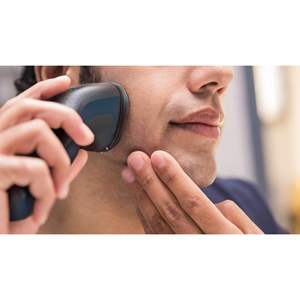 Afeitadora Eléctrica Negra para Uso en Seco/Húmedo, Triple Cuchilla, Impermeable IPX7, Inalámbrica, Lámina Rotatoria, Repuesto, Idioma de Funcionamiento Alemán - Product Image 2