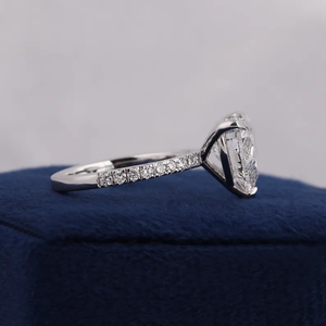 แหวนหมั้นเพชร Tishya ได้รับการรับรองจาก IGI น้ำหนัก 1.00 กะรัต รูปทรงหัวใจ เพชรเพาะเลี้ยงในห้องปฏิบัติการ ชุบทองคำขาว 14K สไตล์วินเทจ วงแหวนแบบพาเว่ พร้อมดีไซน์วงแหวนแบบ Halo ซ่อนอยู่ - Product Image 4