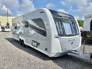 Caravana Moderna 210RD-C 2024, Ligera, 4x4, con Capacidad para 4 Personas, al Mejor Precio - Product Image 4