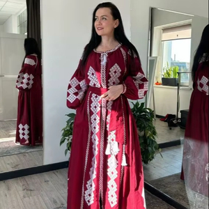 เดรสลำลองปักลายดอกไม้สไตล์ยูเครน แขนยาว คอวีลึก เซ็กซี่ สำหรับฤดูใบไม้ผลิ ปี 2026 ขายดี - Product Image 1