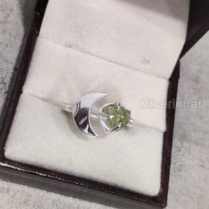 Anillo de Plata de Ley 925 con Peridoto Natural, Piedra de Nacimiento de Agosto, Luna Creciente, Joyería Hecha a Mano para Mujer - Product Image 4
