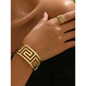 Set di Gioielli Bold Street Luxe in Rame Placcato Oro 18K, Gioielli Raffinati per Sposa e Feste con Zirconi - Product Image 2