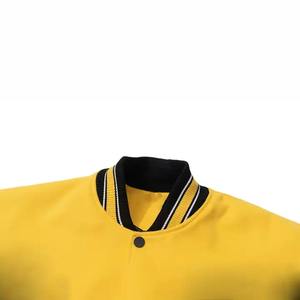 Chaqueta universitaria de invierno con cierre de botón de cuello levantado de cuero de poliéster con estampado personalizado de alta calidad, técnica lavada de punto para - Product Image 3