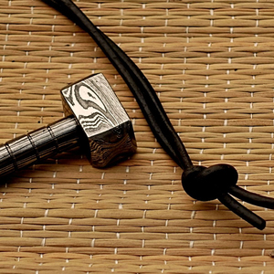 สร้อยคอจี้เหล็กดามัสกัสงานแฮนด์เมด ดีไซน์ล่าสุด รูปทรงค้อนเหล็ก ทำด้วยมือ - Product Image 2