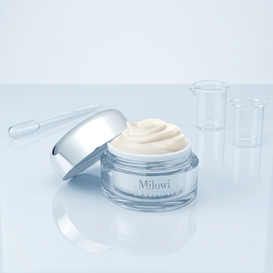 ครีม MILOWI V2 MAGIC RADIANCE WHITENING 50 กรัม ครีมลดเลือนริ้วรอยเพื่อผิวกระจ่างใสทันที ช่วยเติมความชุ่มชื้นให้ผิวเปล่งประกาย - Product Image 1