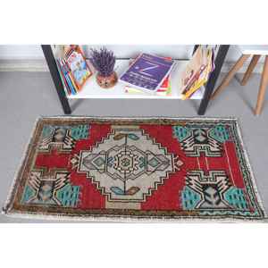 Alfombra Vintage de 1.7x3.2 pies, Alfombra Turca Pequeña, Alfombra con Estampado Animal Rojo y Azul - Product Image 1