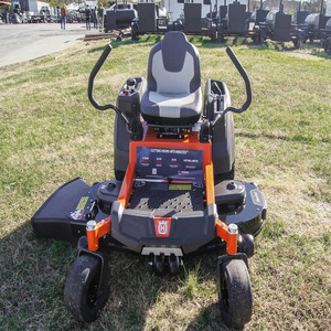 Cortadora de Césped Husqvarna Z254F Edición Especial de 54 Pulgadas con Giro Cero, Motor Kawasaki V-Twin de 23 HP, con Arañazos y Abolladuras, en Venta - Product Image 1