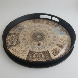 Plaque de chargeur en résine argentée Moonlight présentant de subtils nuages argentés et des bords en résine transparente pour les événements en soirée - Product Image 5