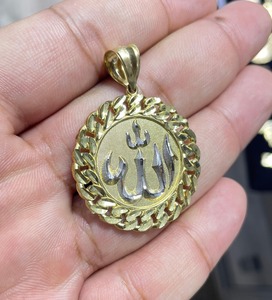 Collier Allah en or 10 carats : pendentif gravé de calligraphie islamique - Product Image 4