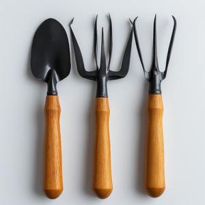 Pelle en fer fabriquée à la main avec finition patinée rustique Artisan Outil solide fait à la main offrant un utilitaire de jardinage et décoratif - Product Image 1