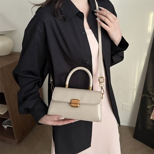 Sac <span class=keywords><strong>à</strong></span> bandoulière élégant en cuir PU haut de gamme pour femme, pochette messager <span class=keywords><strong>à</strong></span> <span class=keywords><strong>rabat</strong></span>, idéal pour un usage quotidien - Collection 2026 - Product Image 3