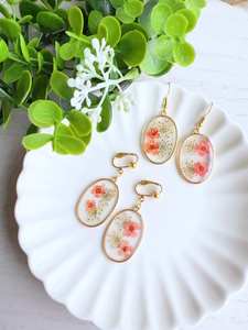 Pendientes de Resina de Diseño Personalizado |   Pendientes Largos Ligeros |   Joyería Contemporánea Hecha a Mano para Mujer - Product Image 4