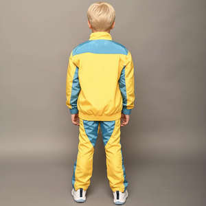 Conjunto Deportivo de Sudadera con Capucha y Pantalones Deportivos de Nailon con Media Cremallera y Contraste de Color Personalizado para Niños - Product Image 6