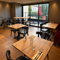 Ensemble de meubles de restaurant vintage industriels, sièges en bois massif, tables et chaises pour café, hôtel, restaurant