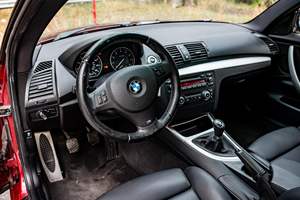 BMW 135i Coupé 2012 Usado, Sin Reserva, Transmisión Manual de 6 Velocidades, Paquete M Sport, Rojo Metálico Vermillion, Sin Modificar - Product Image 4