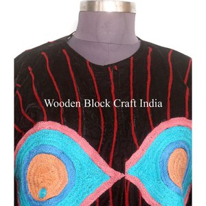 Chaqueta de Invierno de Terciopelo con Bordado Suzani Hecho a Mano de Moda, Chaqueta Corta Suzani para Mujer, Talla Única, Chaqueta Corta para Mujer para Fiestas - Product Image 3