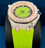 Montre automatique mécanique analogique de luxe personnalisée pour homme, en verre, avec un charme unique en acier inoxydable et des moissanites VVS étincelantes