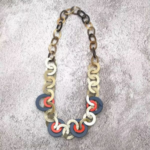 Collar de Lujo Hecho a Mano con Cuerno de Búfalo, Joyería Natural y Sostenible para Mujer, Alta Calidad - Product Image 1