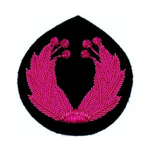 Badges brodés à la main personnalisés OEM, prix de gros, tissu sergé confortable, conception personnalisée, badges brodés à la main - Product Image 3