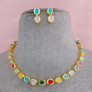 Impresionante collar Kundan de calidad superior con acabado dorado con pendientes para mujer, joyería de diseñador para colección de ropa de boda - Product Image 1