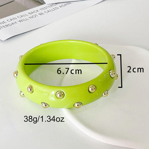 Brazalete Moderno Hecho a Mano con Cuentas de Oro y Resina - Product Image 5