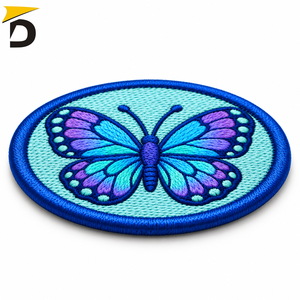 Les patchs brodés sur mesure offrent une broderie fine, des détails vibrants et une construction durable pour les vêtements, les sacs et les accessoires. - Product Image 1