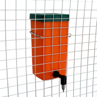 Abreuvoir lapin Design européen RD32 1 litre Volume bouteille en plastique PP de haute qualité et abreuvoir à mamelon en acier inoxydable utilisation agricole