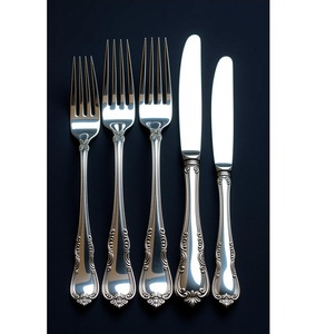 Juego de Cubiertos de acero inoxidable con acabado plateado, diseñado para elevar su experiencia gastronómica con lujo y practicidad diaria - Product Image 5