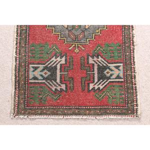 Tapis turc vintage 1,8x3,1 pi (54x95 cm), tapis uni rouge vert - Product Image 5