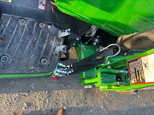 รถแทรกเตอร์ขนาดเล็ก John Deere 1025R ปี 2025 กำลัง 23.9 แรงม้า ขับเคลื่อน 4 ล้อ ระบบไฮโดรสแตติก เครื่องยนต์ดีเซล พร้อมระบบขับเคลื่อนอัตโนมัติและระบบตรวจสอบระยะไกล - Product Image 2