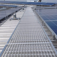 Passerelle en treillis métallique en aluminium pour panneaux solaires sur toiture