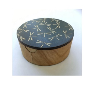 กล่องใส่ขนมปังไม้ทำมือพร้อมฝาปิดและที่คีบ ภาชนะเก็บโรตีคุณภาพพรีเมียมสำหรับห้องครัว ห้องรับประทานอาหาร และการเสิร์ฟ - Product Image 3