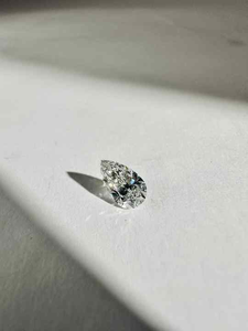 Anillo de Compromiso con Diamante Suelto de Corte Pera Excelente y Brillante de 1.5 Quilates, Color E, Claridad VS1, Certificado IGI, Cultivado en Laboratorio, Perforado con Láser - Product Image 2
