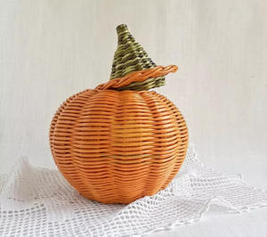 Vente en gros de paniers à citrouille en osier, rangement, panier d'halloween et décor pour chambre d'enfant en rotin 100% - Product Image 2