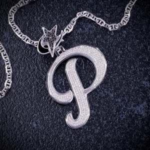 Bijoux de rappeur, pendentif personnalisé avec lettre, argent sterling 925, diamant moissanite, or rose bicolore avec fermoir en forme de cœur - Product Image 2