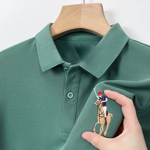 T-shirt de polo confortable haut de gamme pour hommes pour l'été Motif solide avec logo intégré - Product Image 2