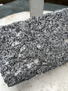 หินแกรนิตแบบแยกหน้าสำหรับการออกแบบภูมิทัศน์วิลล่าที่ทันสมัยเหนือกาลเวลา - Product Image 4