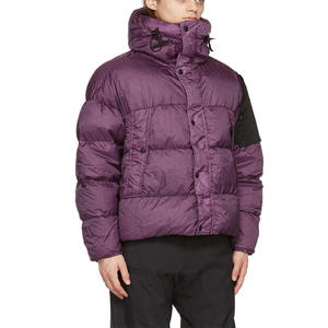 Veste en duvet épaisse de haute qualité personnalisée de couleur violette |   Manteau court à capuche d'hiver avec fermeture éclair et boutons pour hommes - Product Image 3