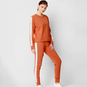 Chándal de mujer logotipo personalizado conjunto de 2 piezas, material de primera calidad, fábrica de OEM/ODM al por mayor. - Product Image 4