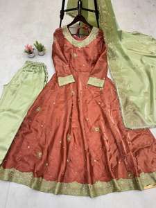 Conjunto de Top y Pantalón con Bordado de Seda Pesada, Lentejuelas y Remaches, con Dupatta con Borde de Encaje, Diseño para Bodas y Fiestas - Product Image 6