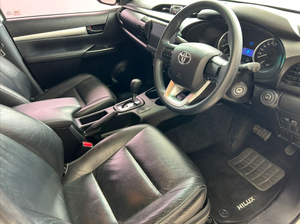 Voiture d'occasion de qualité à prix abordable, Toyota Hilux 2.4 GD-6 SRX 4x4 Double Cabine Automatique, conduite à droite, modèle 2018 - Product Image 4