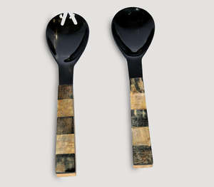 Ensemble de serveurs à salade en corne naturelle et en bois artisanal de luxe avec des poignées incrustées de motifs carrés uniques - Product Image 1