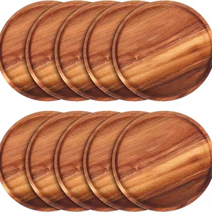 Plat de service en bois naturel Assiettes faites à la main durables Vaisselle élégante en bois par glowin fashion - Product Image 1