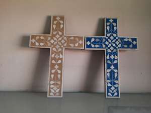 กล่องไม้สัญลักษณ์ติดผนังแบบสลักลายกระดูกรูปไม้กางเขนทางศาสนาทำจากไม้สำหรับตกแต่งบ้าน - Product Image 4