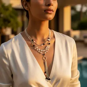 Collar con Colgante Religioso de Moda para Mujer con Perlas de Agua Dulce y Cadena de Cobre - Product Image 2