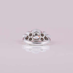 Personnalisable 18KT Solide Plaqué Or Trois Pierre Ronde Lab Grown Diamond Bague de Fiançailles Luxueux IGI Certifié Cadeau d'Anniversaire - Product Image 3