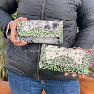 Nouveau élégant femmes peau de vache fourrure sculpture cuir pochette à la main Design téléphone transporter sacs à main Offre Spéciale en relief impression à la mode portefeuilles - Product Image 4