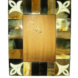 Cadre photo personnalisé en corne et os brun naturel, résine osseuse avec bordure en mosaïque de fausse corne, cadres photo en bois par FWE - Product Image 3