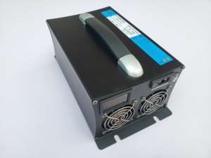 <span class=keywords><strong>Chargeur</strong></span> certifié KC CE <span class=keywords><strong>12V</strong></span> 50A/60A avec protection OTP pour voiture de <span class=keywords><strong>camping</strong></span> électrique Lifepo4 LFP Batterie de stockage d'énergie - Product Image 4